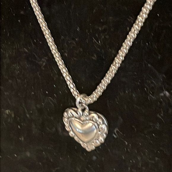 16.5” Contempo Collection silver plated Omega chain necklace & heart pendant - Picture 4 of 16